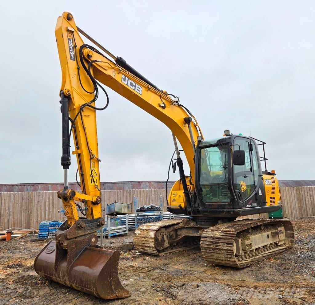 JCB JS 131 LC حفارات زحافة