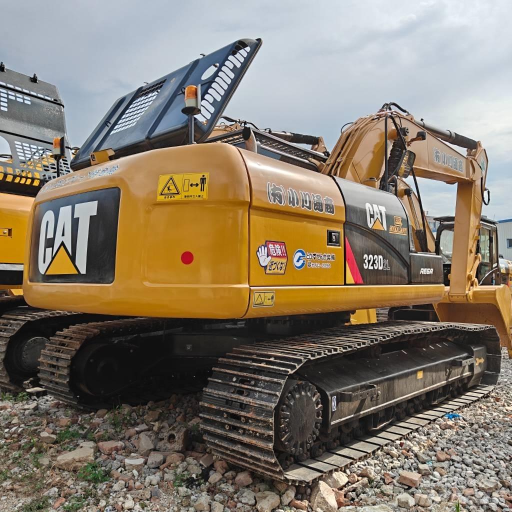 CAT 323 D L حفارات زحافة