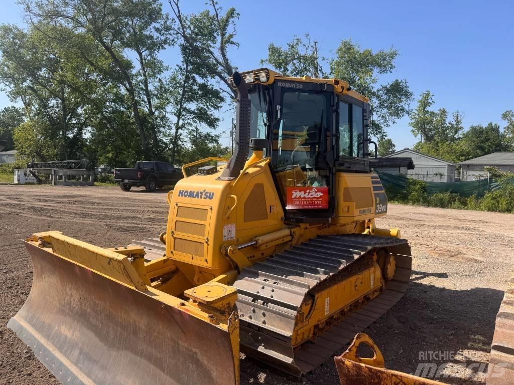 Komatsu D 39 PX-23 بلدوزرات مجنزرة