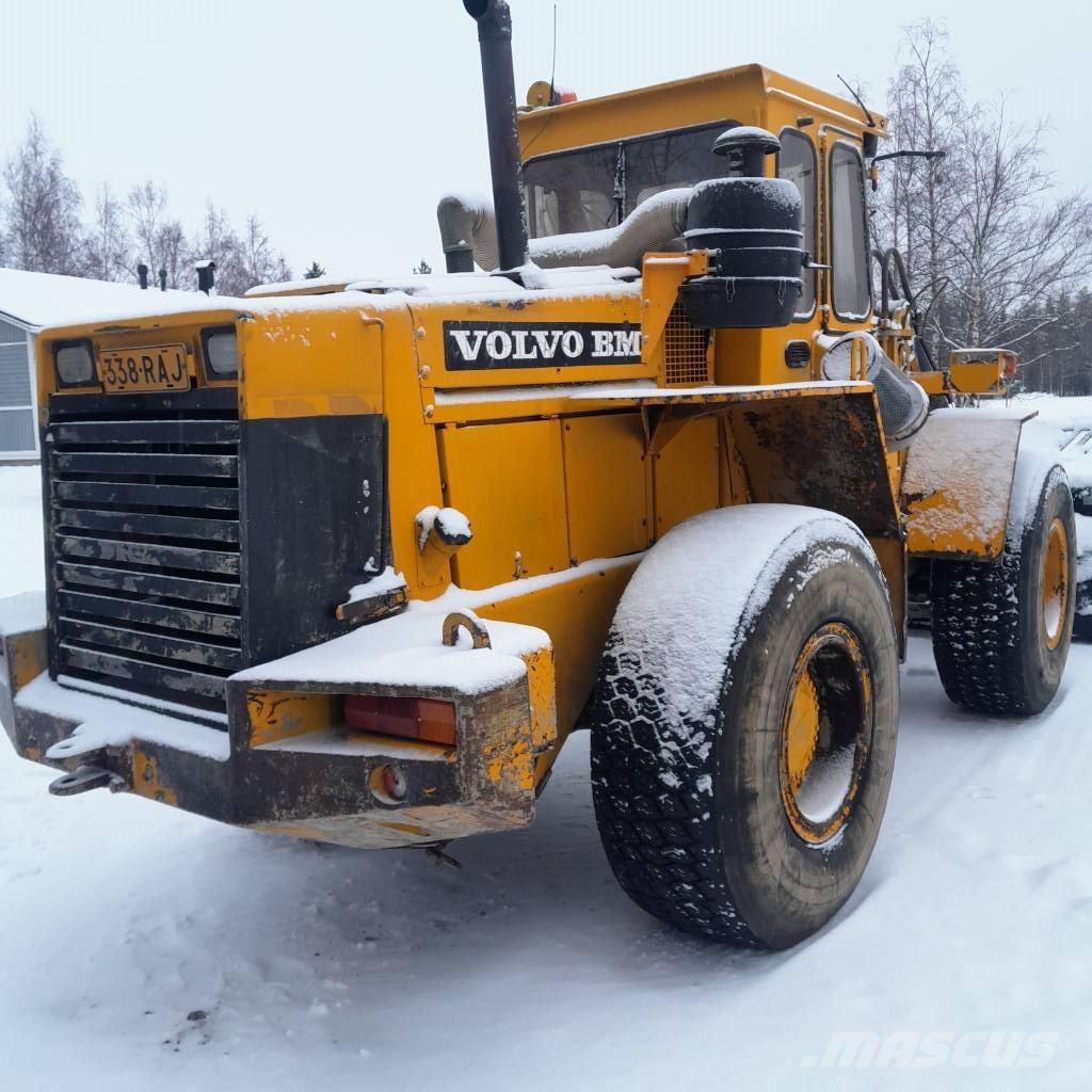 Volvo L 90 لوادر بعجل