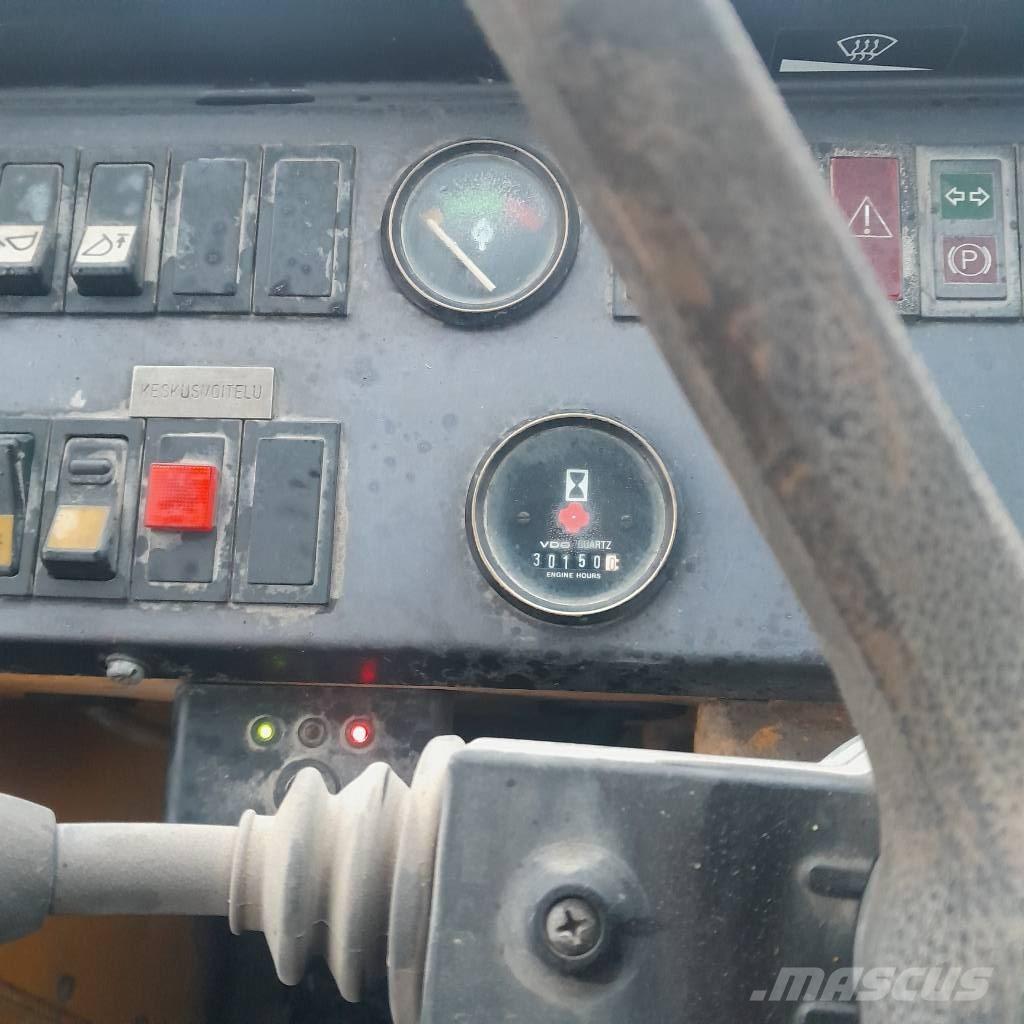 Volvo L 90 لوادر بعجل