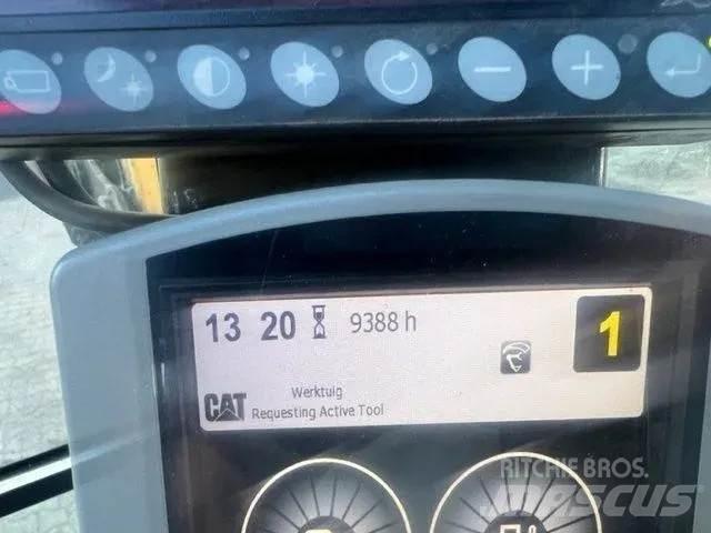 CAT M 318 F حفارات بعجل