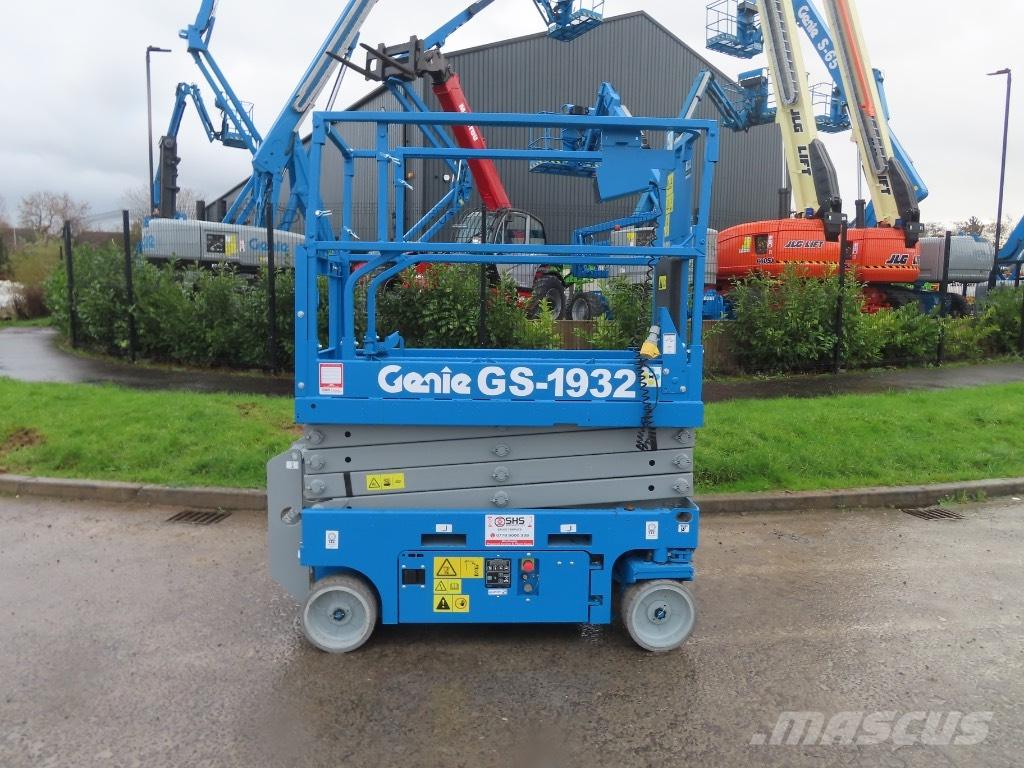 Genie GS 1932 رافعات مقصية الشكل