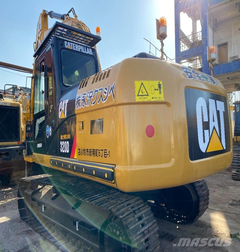 CAT 320 D حفارات زحافة