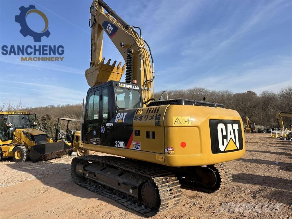CAT 320 D L حفارات زحافة