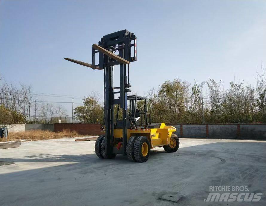 Komatsu FD 200 شاحنات الديزل