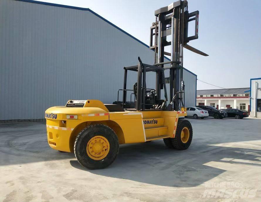 Komatsu FD 200 شاحنات الديزل