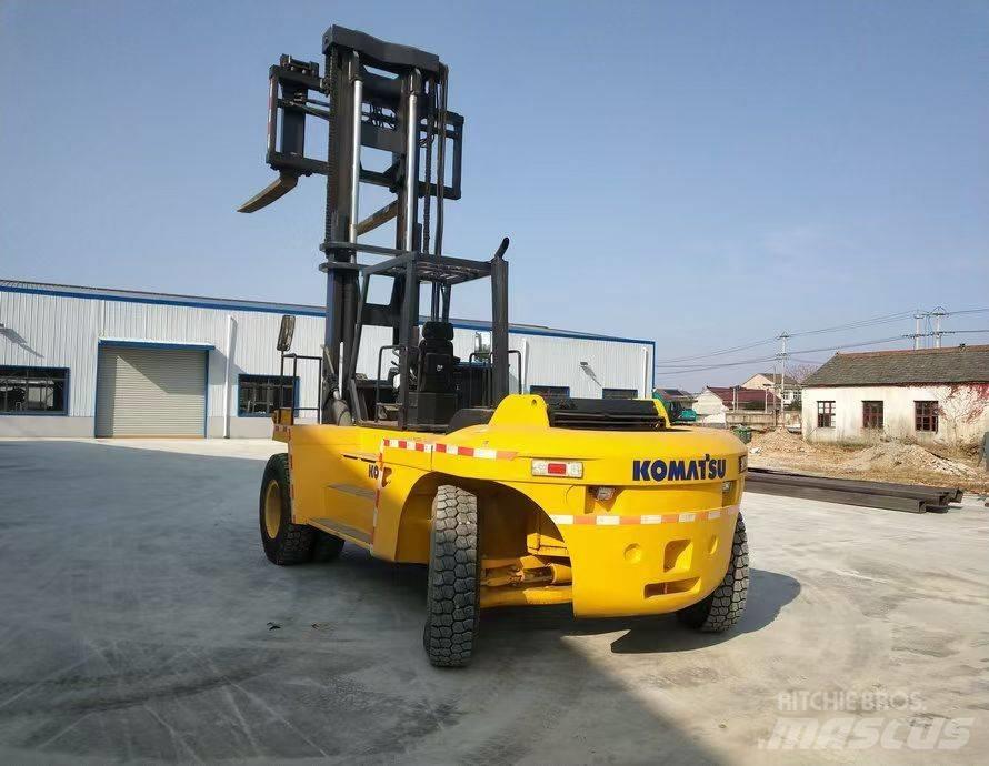Komatsu FD 200 شاحنات الديزل