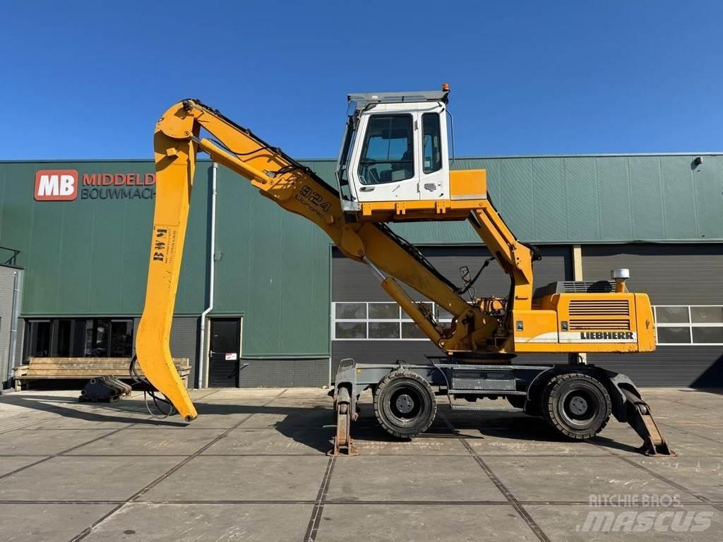 Liebherr A 924 B مناولات المخلفات / مناولات صناعية