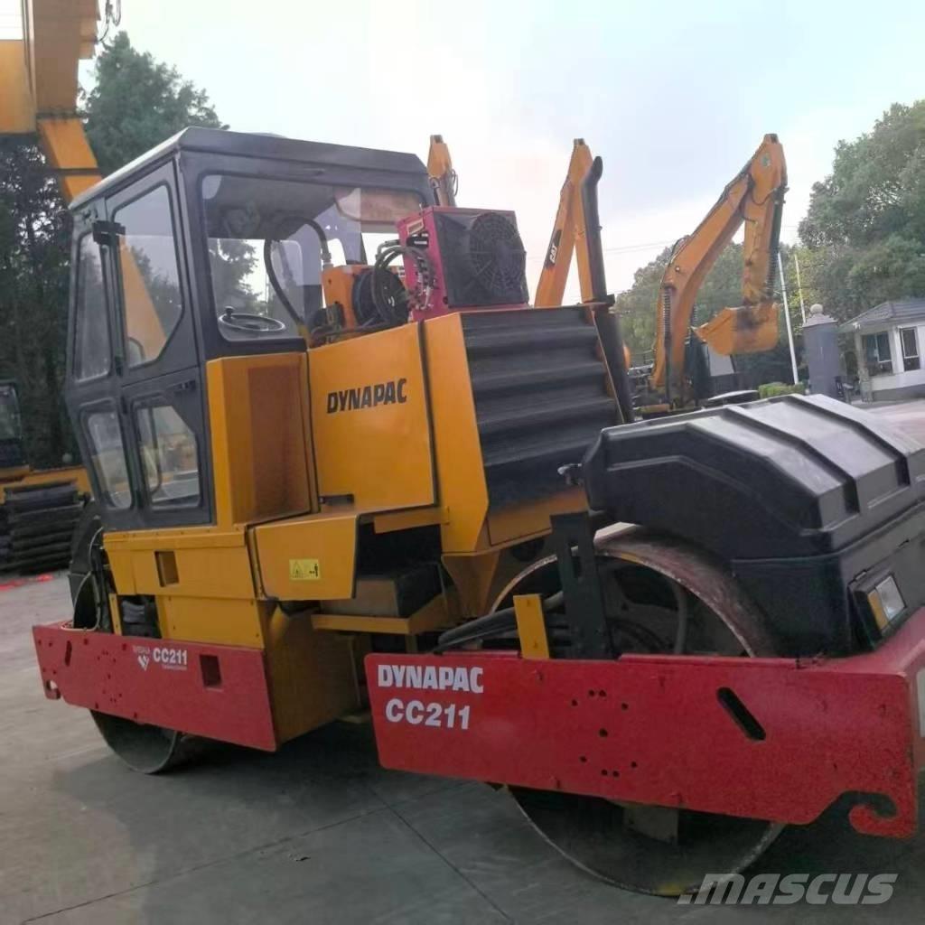 Dynapac CC 211 مداحل أحادية الأسطوانة