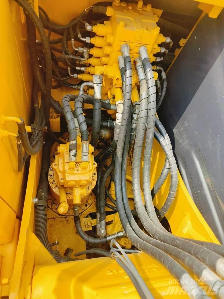 Komatsu PC 130-7 حفارات وسط 7 طن - 12 طن