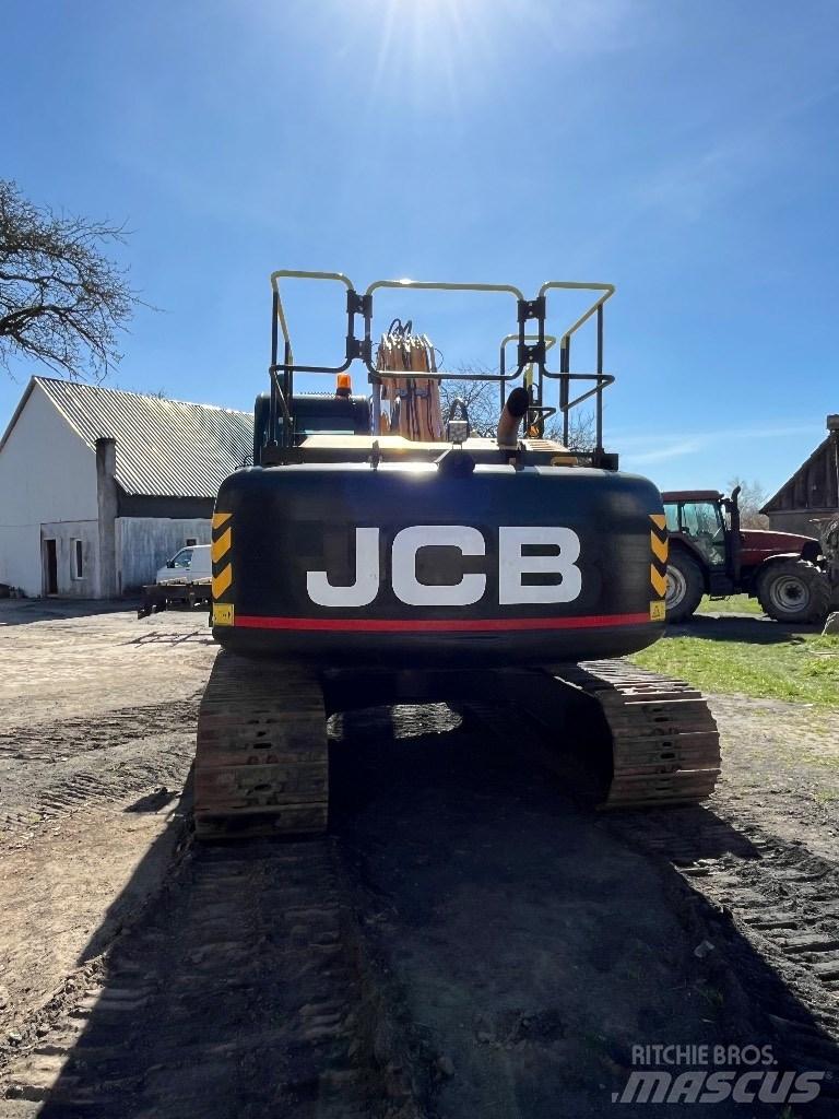 JCB JS 220 LC حفارات زحافة