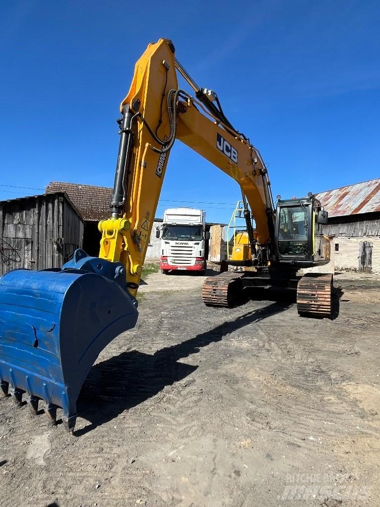 JCB JS 220 LC حفارات زحافة