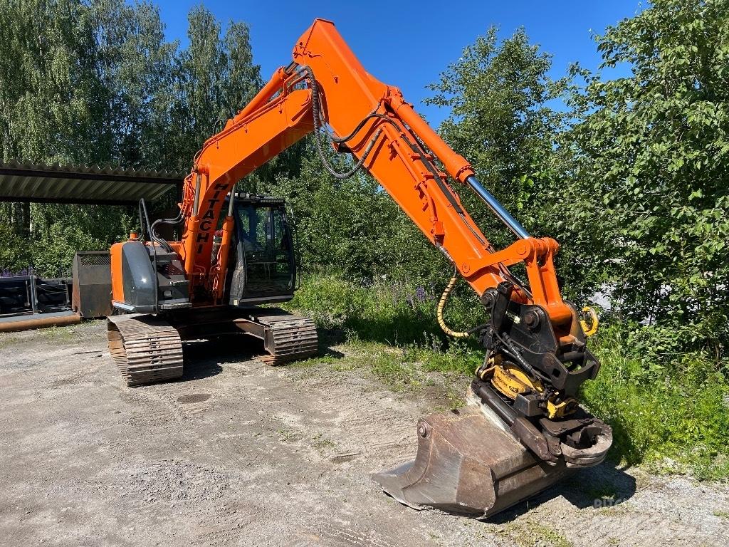 Hitachi ZX 135 US حفارات زحافة