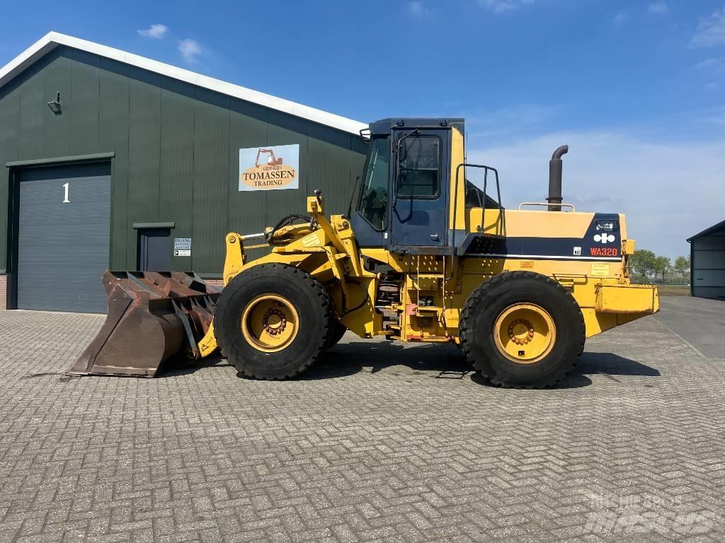 Komatsu WA 320-1 لوادر بعجل