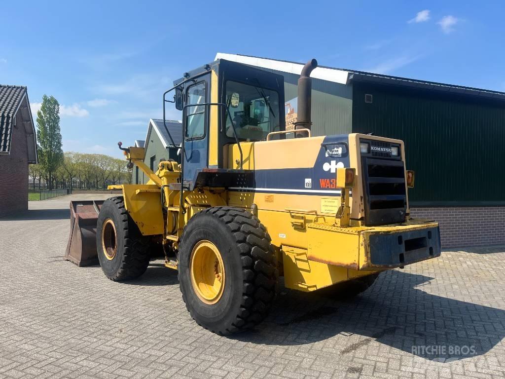 Komatsu WA 320-1 لوادر بعجل
