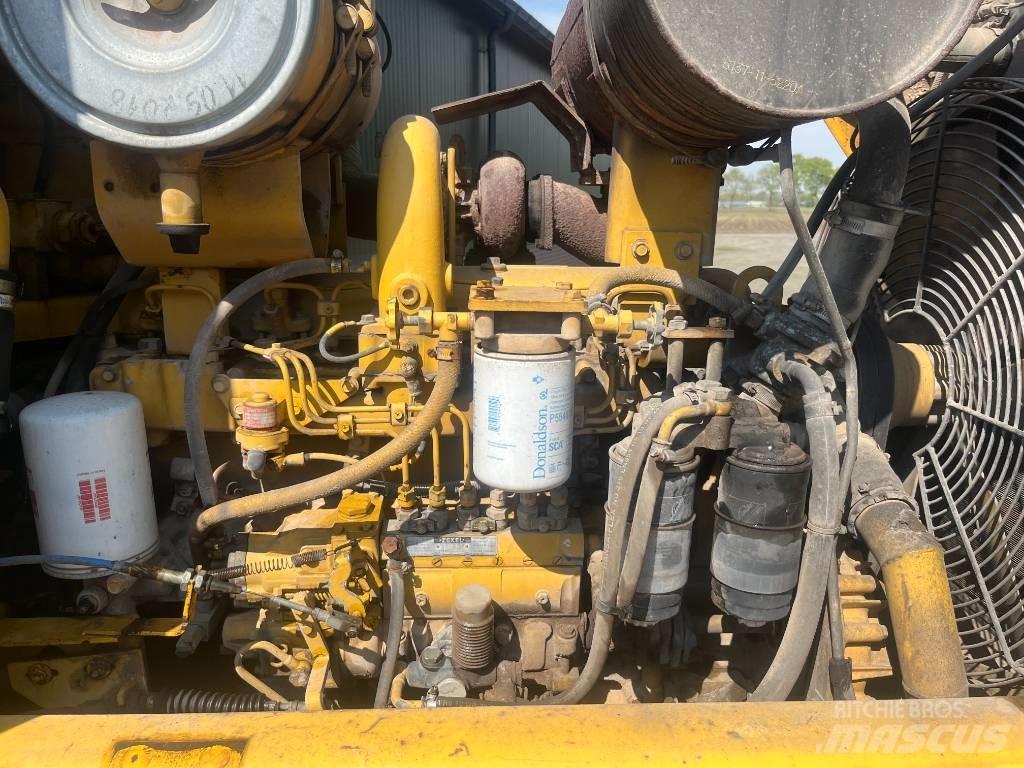 Komatsu WA 320-1 لوادر بعجل