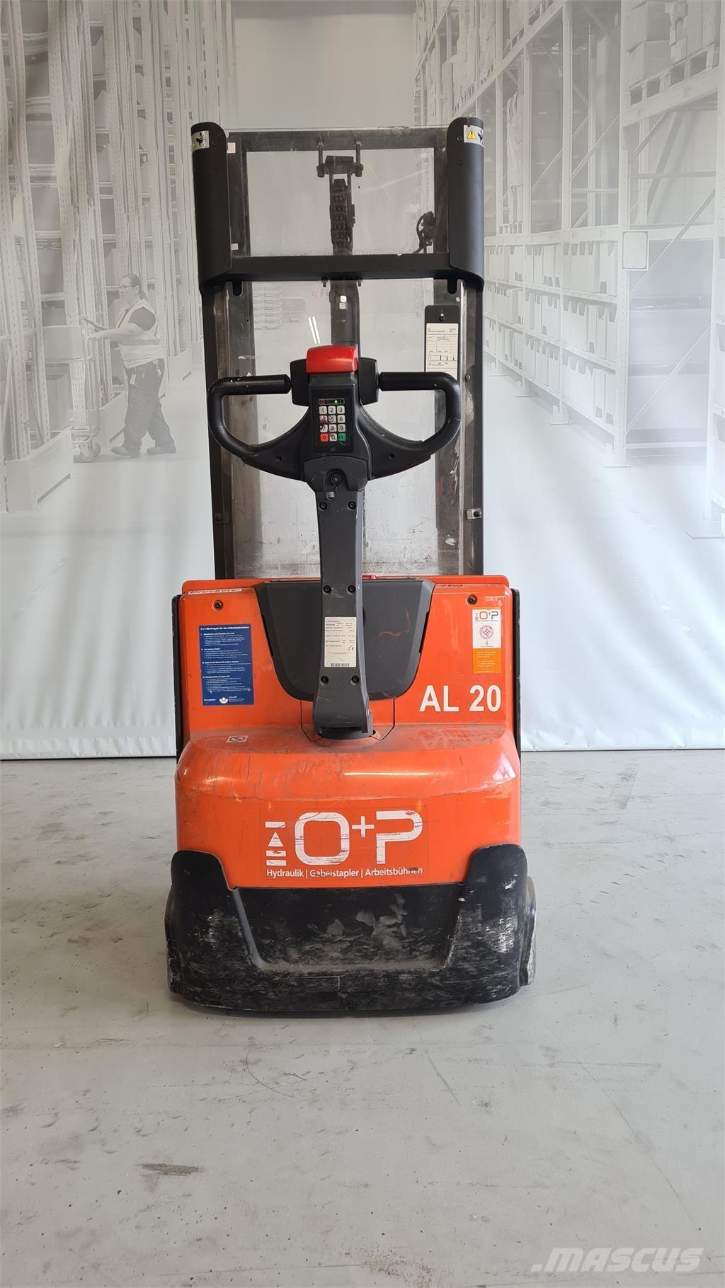 Toyota SWE120 شاحنات مناولة ذاتية الدفع