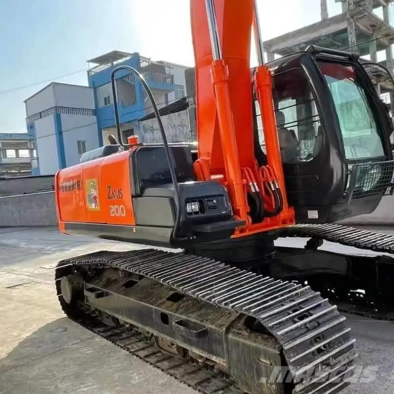 Hitachi ZX 200 حفارات زحافة