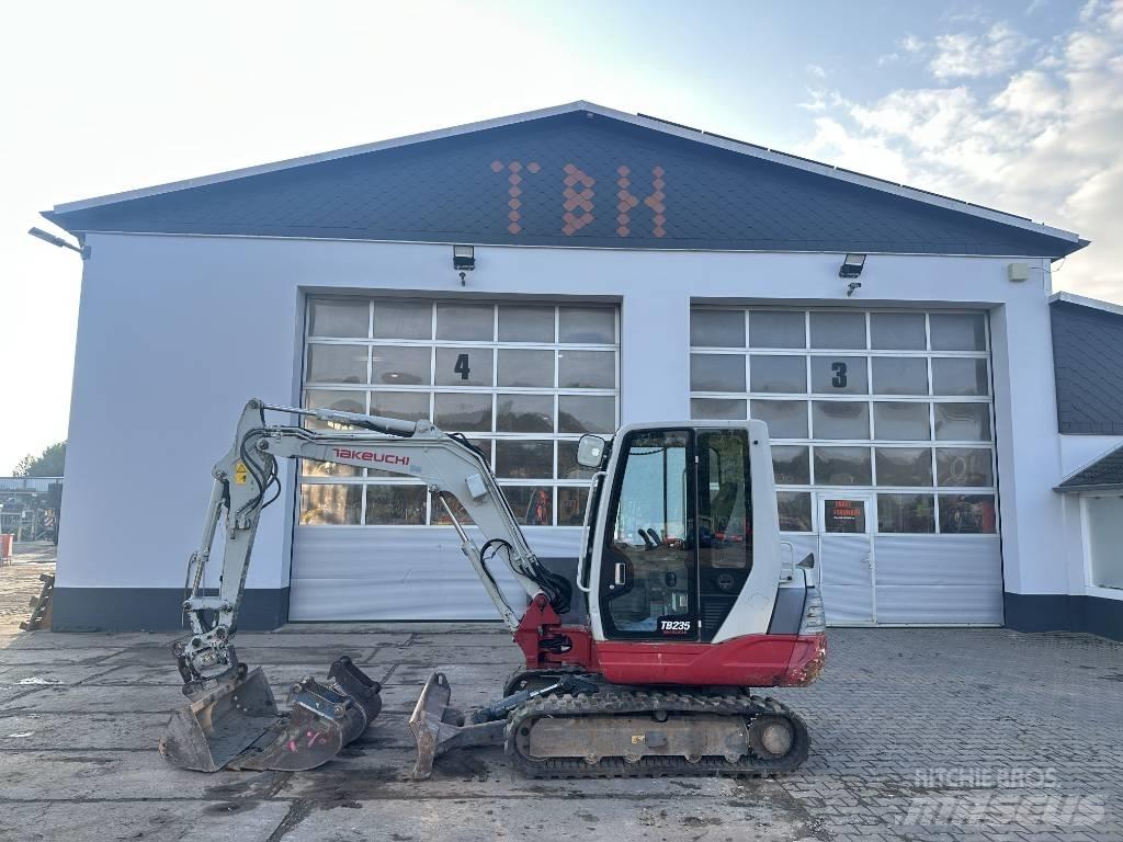 Takeuchi TB 235 حفارات صغيرة أقل من 7 طن (حفارات صغيرة)