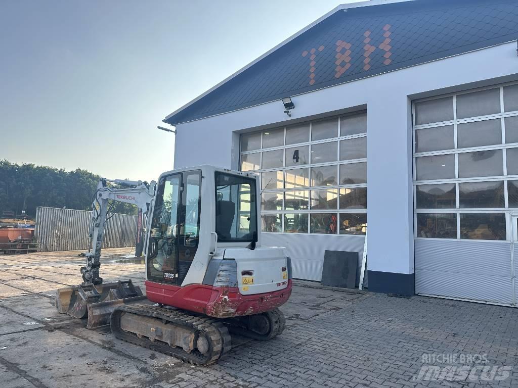 Takeuchi TB 235 حفارات صغيرة أقل من 7 طن (حفارات صغيرة)