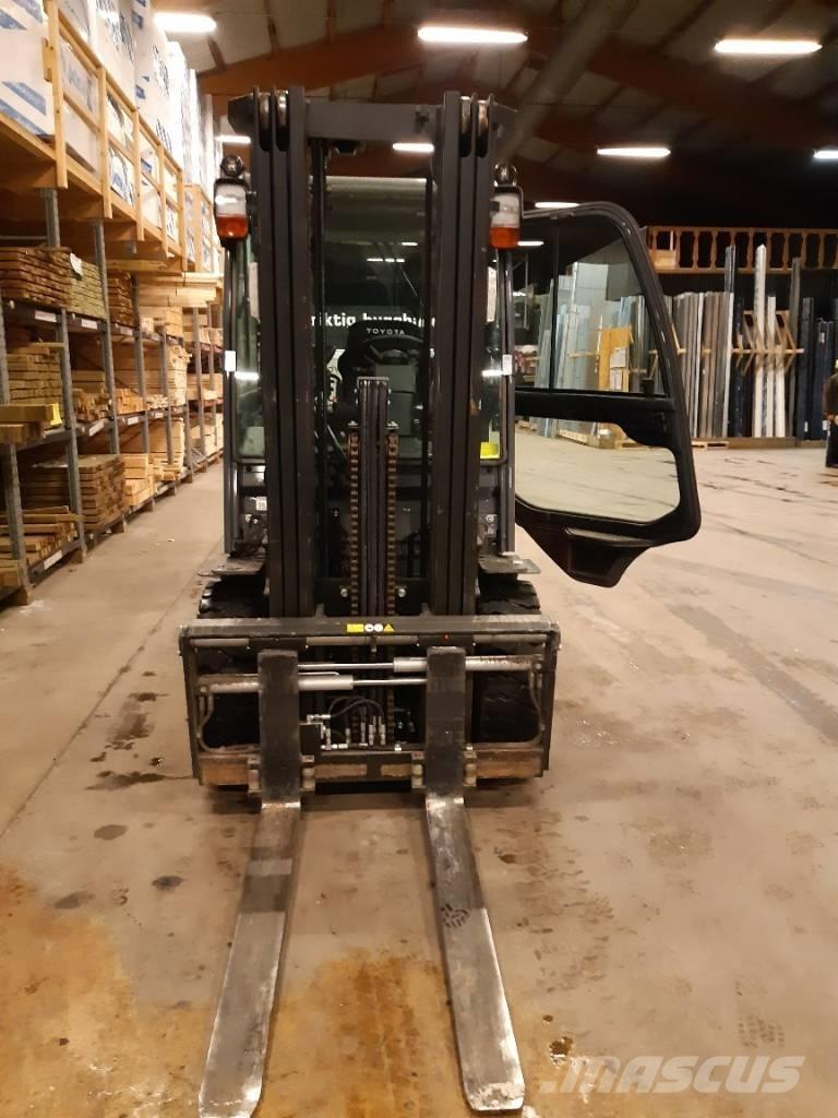 Toyota 02-8FDF30 شاحنات الديزل