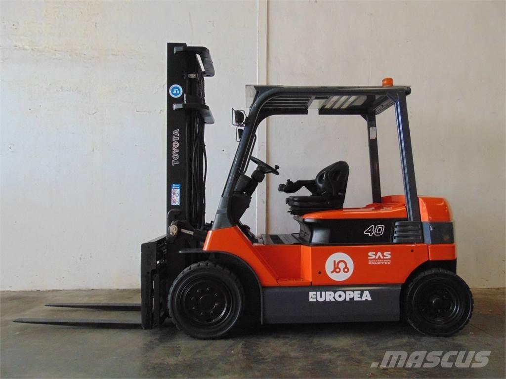 Toyota 7FBMF40 شاحنات ذات رافعات شوكية تعمل بالكهرباء