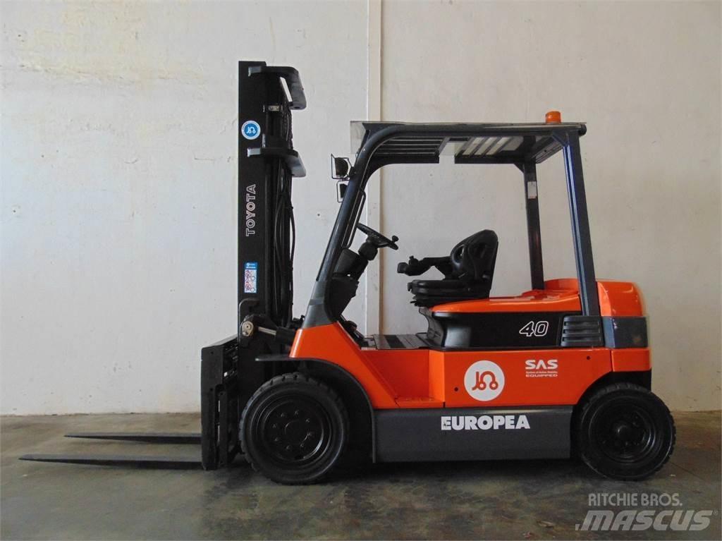 Toyota 7FBMF40 شاحنات ذات رافعات شوكية تعمل بالكهرباء