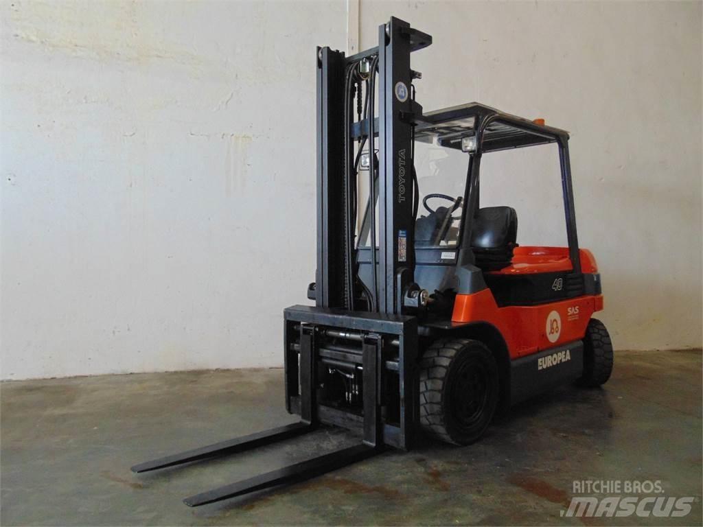 Toyota 7FBMF40 شاحنات ذات رافعات شوكية تعمل بالكهرباء
