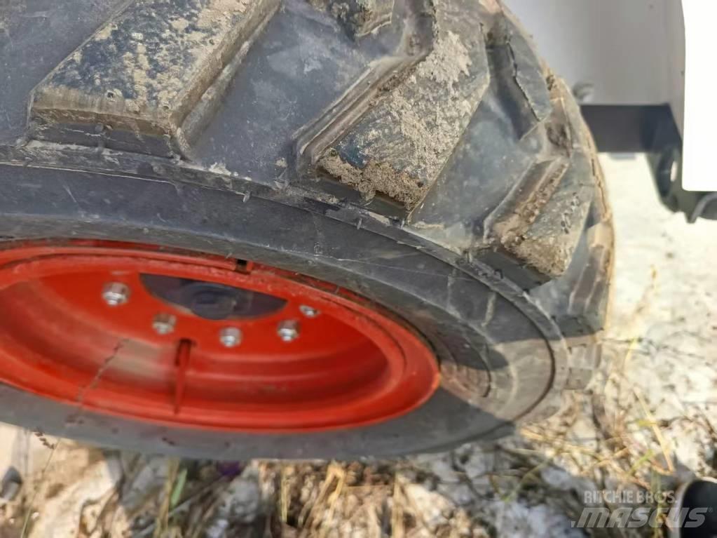 Bobcat S18 لوادر انزلاقية التوجيه