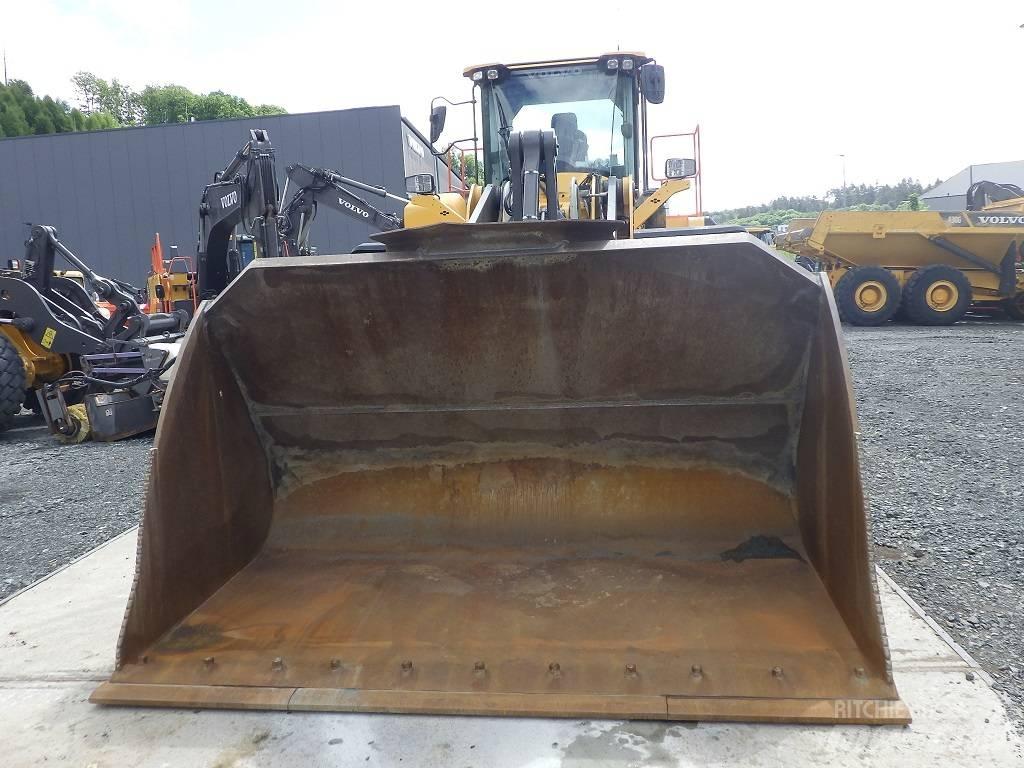 Volvo L 220 H لوادر بعجل