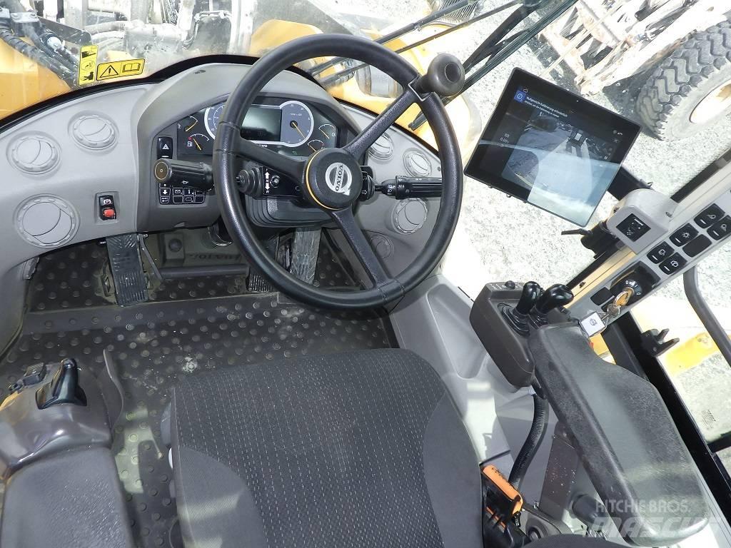 Volvo L 220 H لوادر بعجل