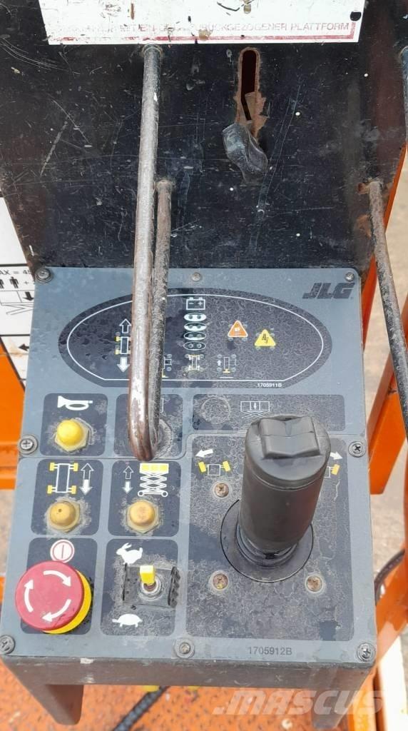JLG 3369 LE رافعات مقصية الشكل