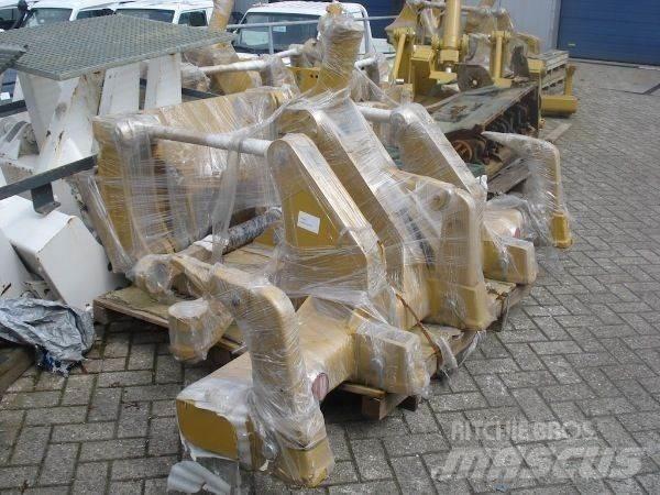 CAT 140M/160M Ripper أخرى
