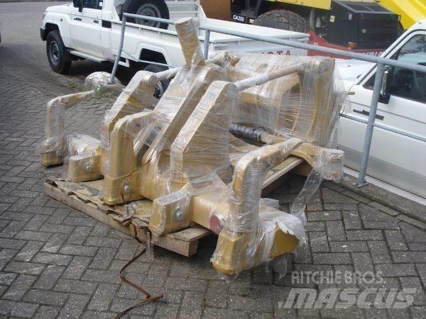 CAT 140M/160M Ripper أخرى