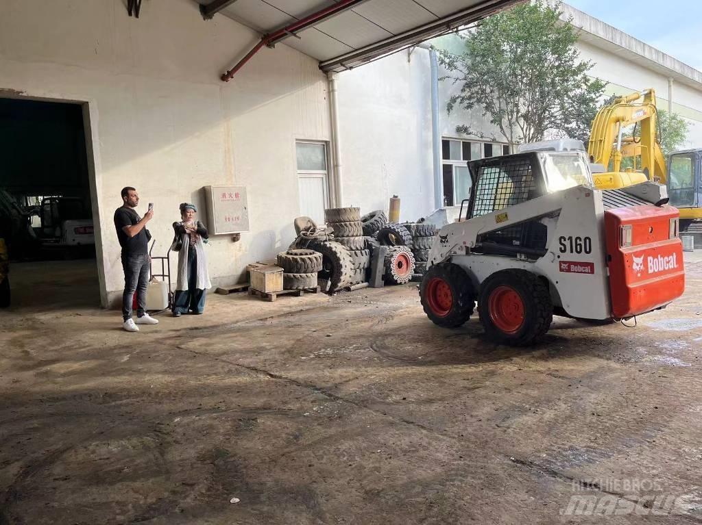 Bobcat S 160 لوادر انزلاقية التوجيه