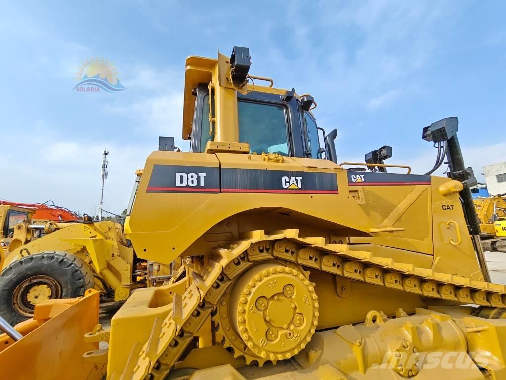CAT D 8 T بلدوزرات مجنزرة