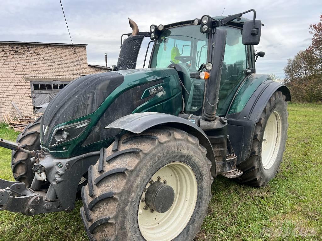 Valtra T 214 الجرارات