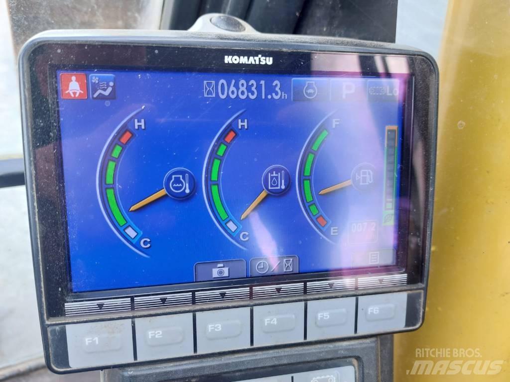 Komatsu PC210LC-10 حفارات زحافة