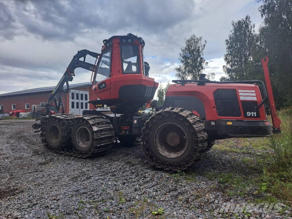 Komatsu 911 حصادات