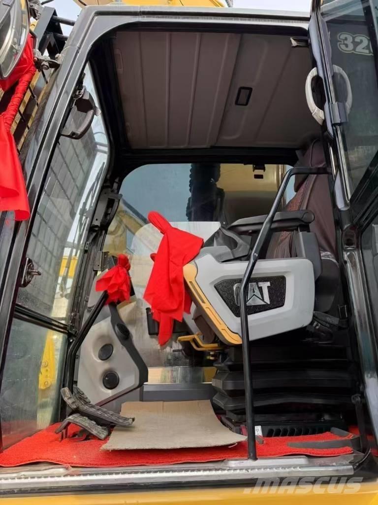 CAT 320GC حفارات زحافة