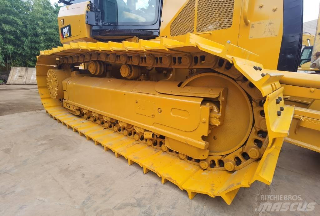 CAT D 5 K بلدوزرات مجنزرة