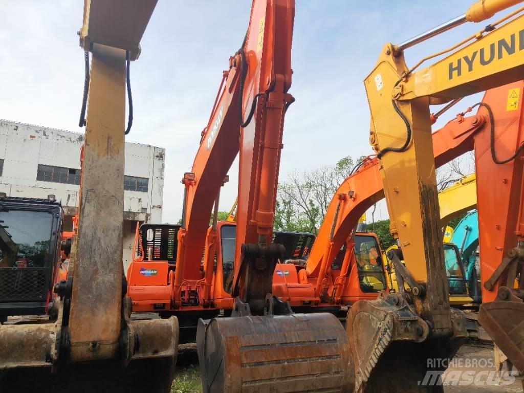 Doosan DH 215-9 حفارات زحافة