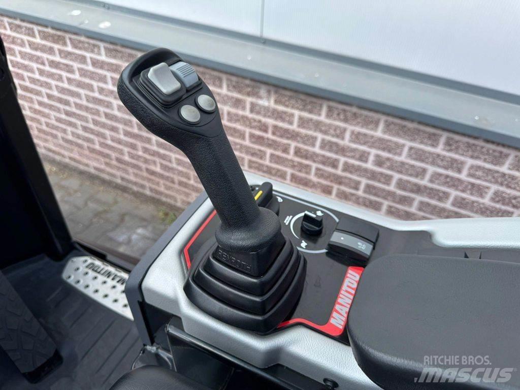 Manitou MLA 5-50 لوادر بعجل