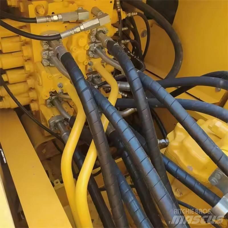 Komatsu PC 200 حفارات زحافة