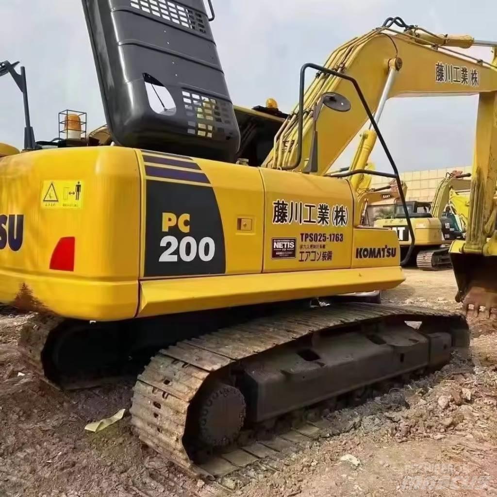 Komatsu PC 200 حفارات زحافة