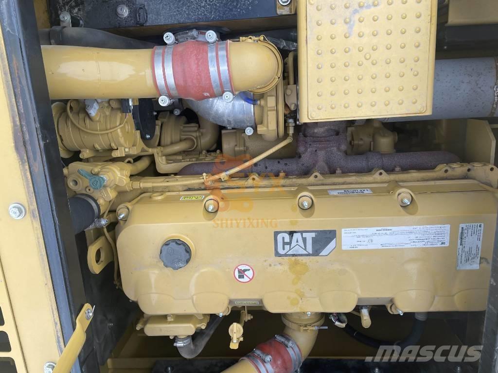 CAT 349 D حفارات زحافة