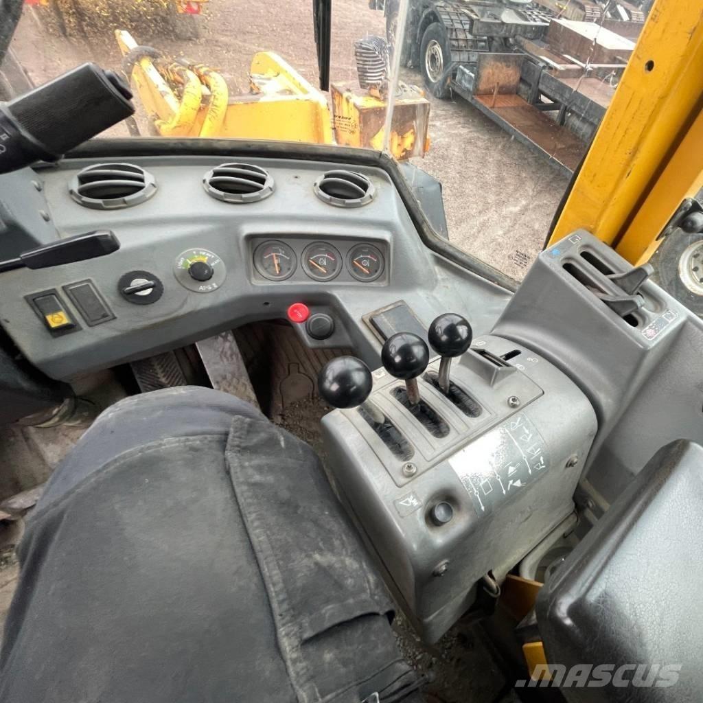 Volvo L 120 C لوادر بعجل