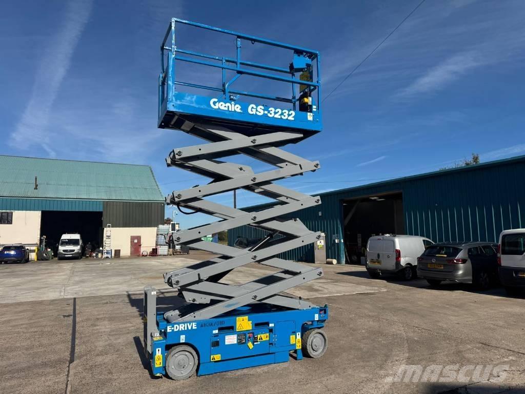 Genie GS 3232 رافعات مقصية الشكل