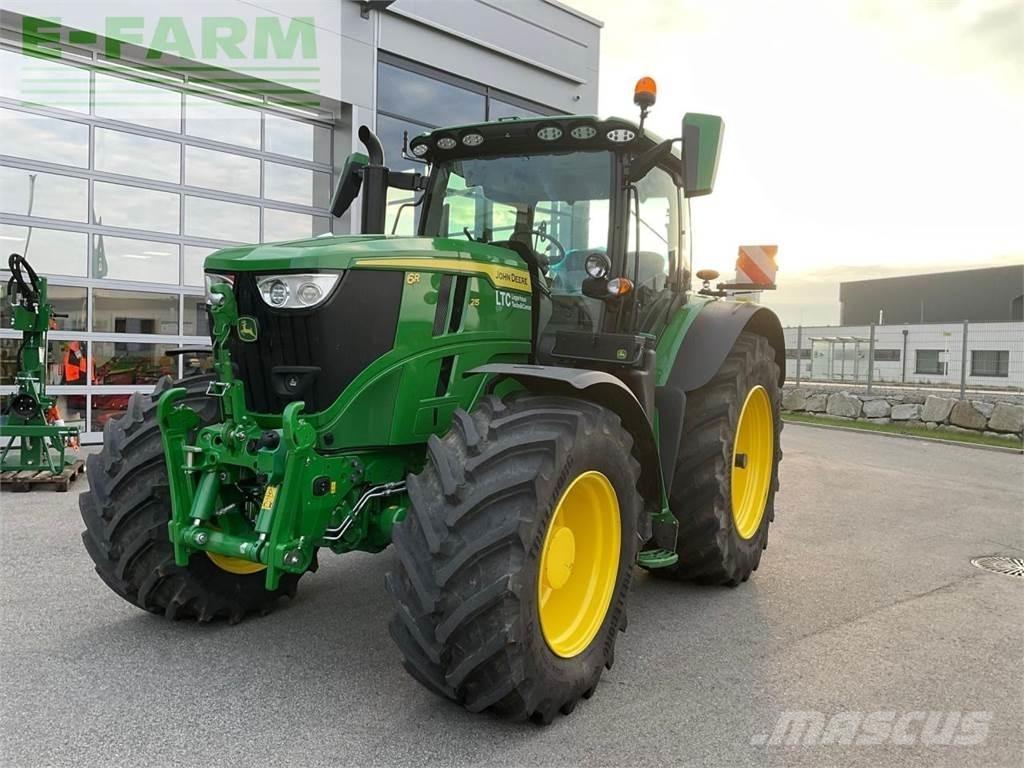John Deere 6R 215 الجرارات